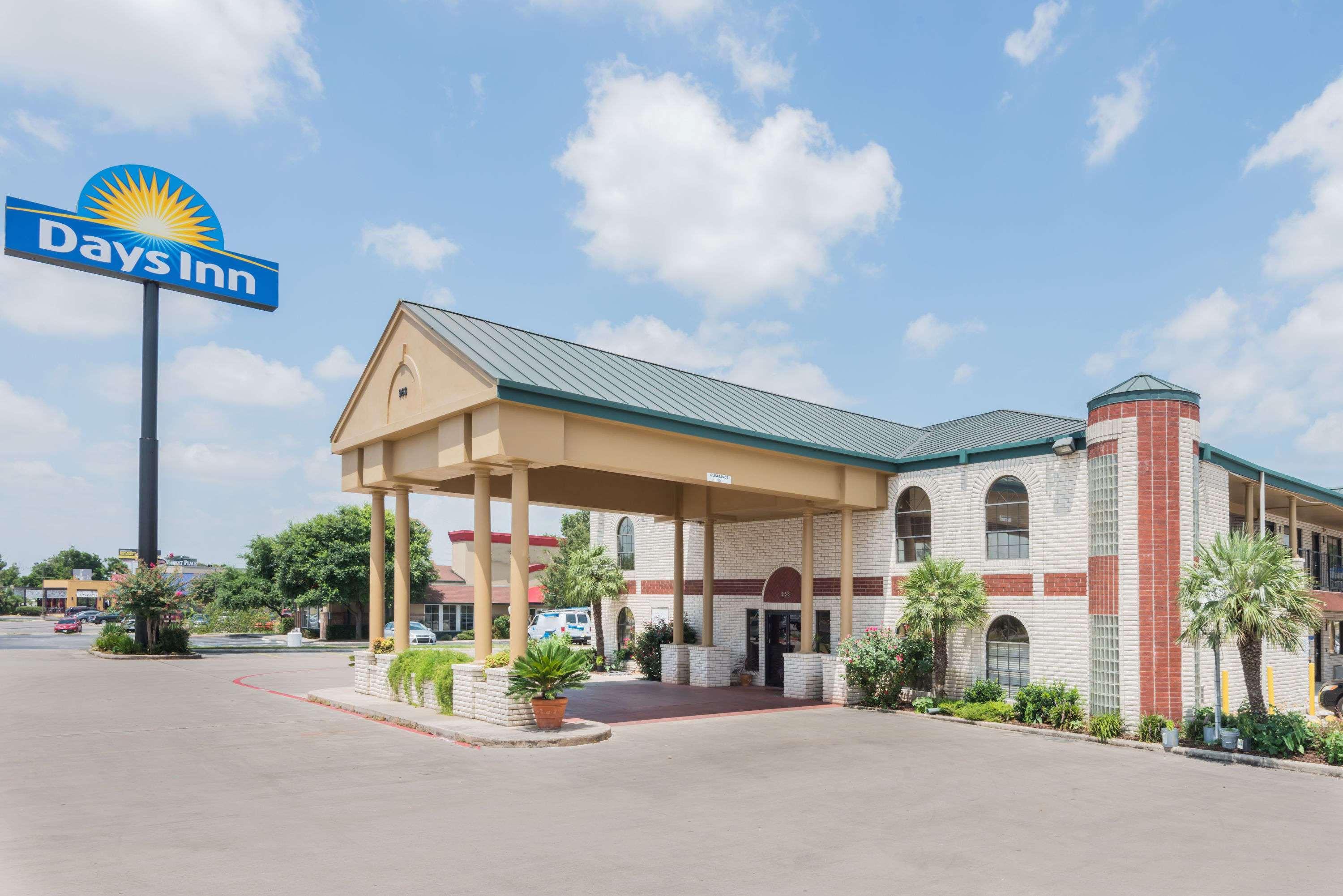 Days Inn By Wyndham New Braunfels Exterior photo