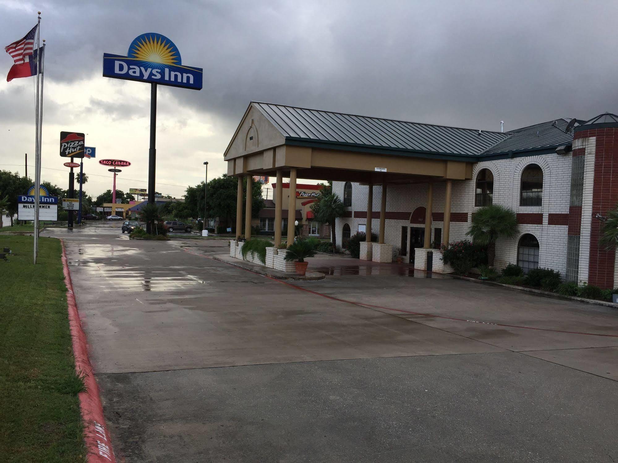 Days Inn By Wyndham New Braunfels Exterior photo